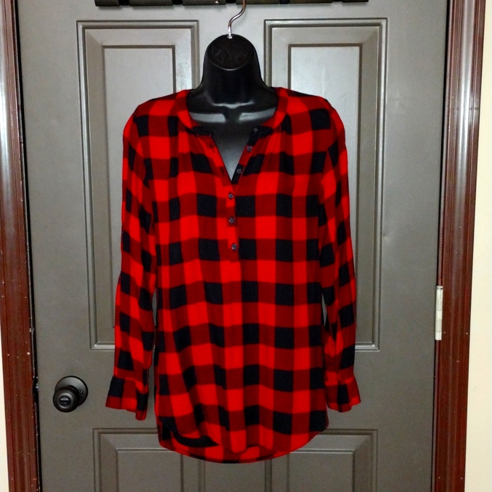 Universal Thread Split Collar Red And Black Flann… - image 1